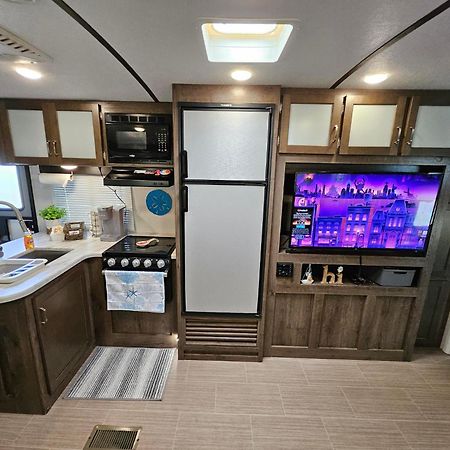Hailey'S Beach-N-Bay Rv Resort Gilchrist Bagian luar foto