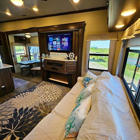 Hailey'S Beach-N-Bay Rv Resort Gilchrist Bagian luar foto
