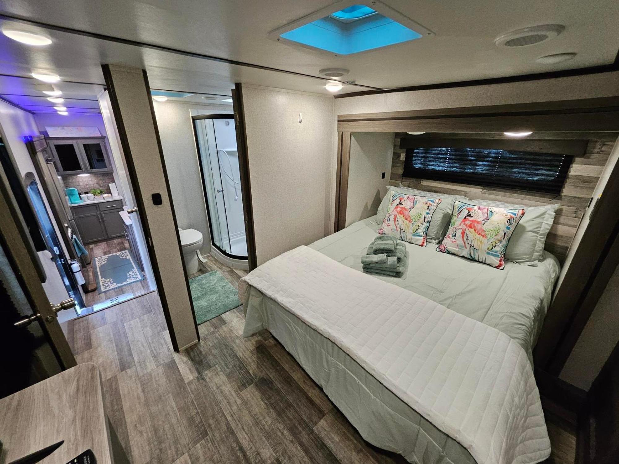 Hailey'S Beach-N-Bay Rv Resort Gilchrist Bagian luar foto