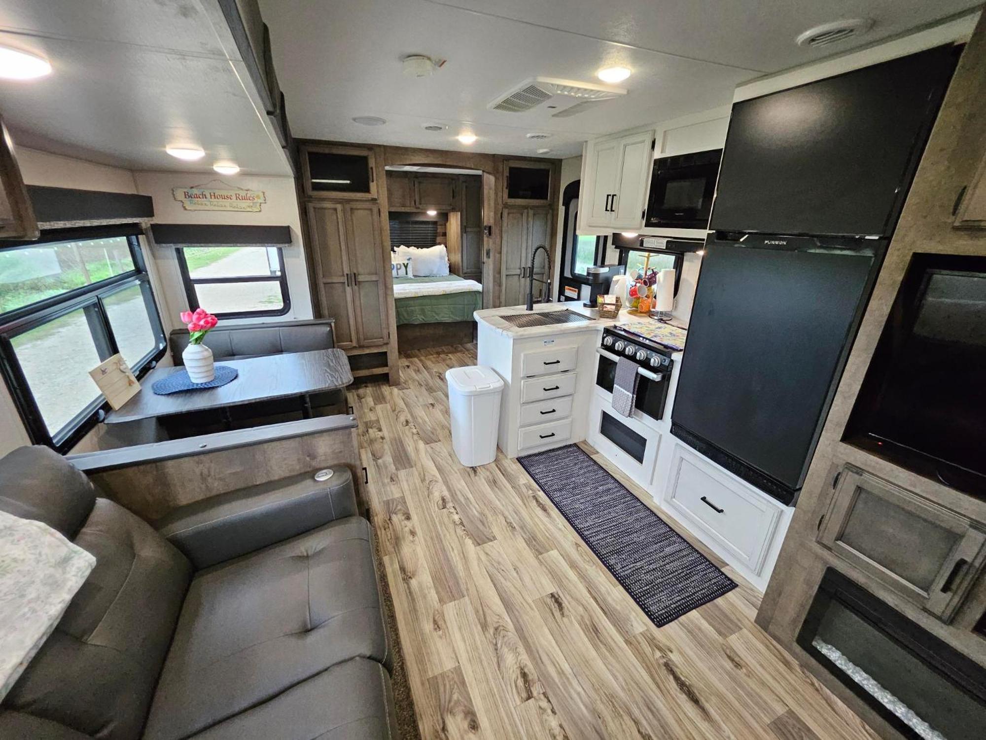 Hailey'S Beach-N-Bay Rv Resort Gilchrist Bagian luar foto