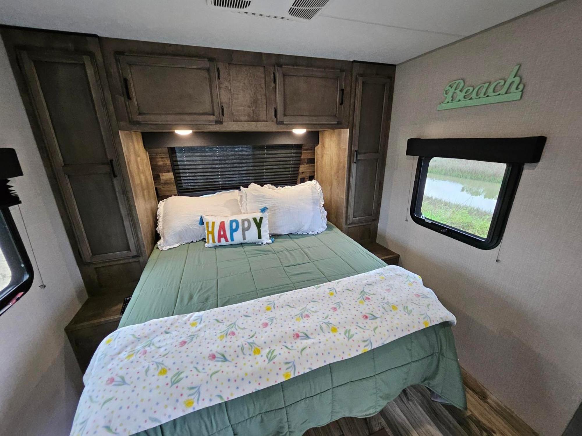 Hailey'S Beach-N-Bay Rv Resort Gilchrist Bagian luar foto
