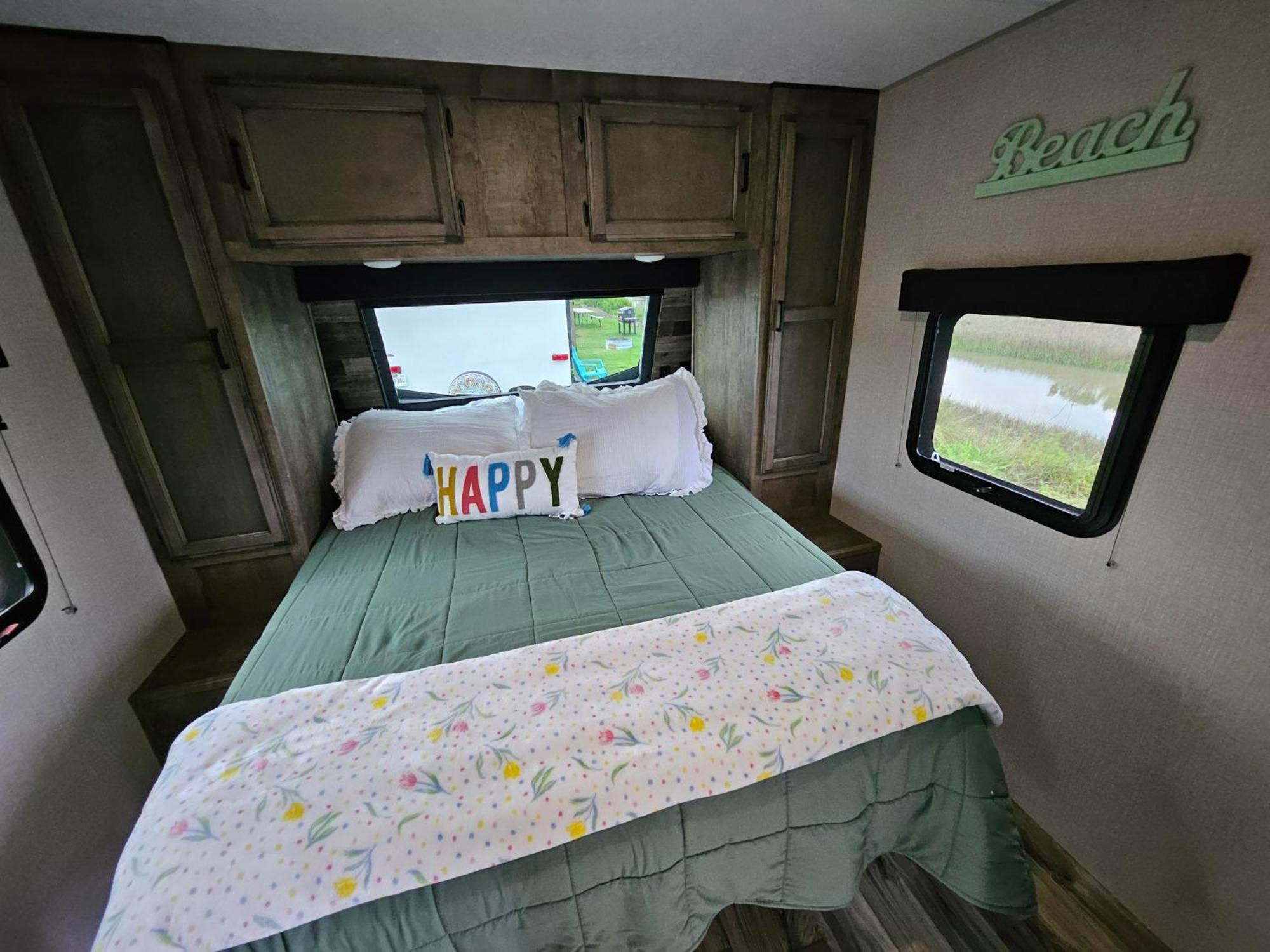 Hailey'S Beach-N-Bay Rv Resort Gilchrist Bagian luar foto