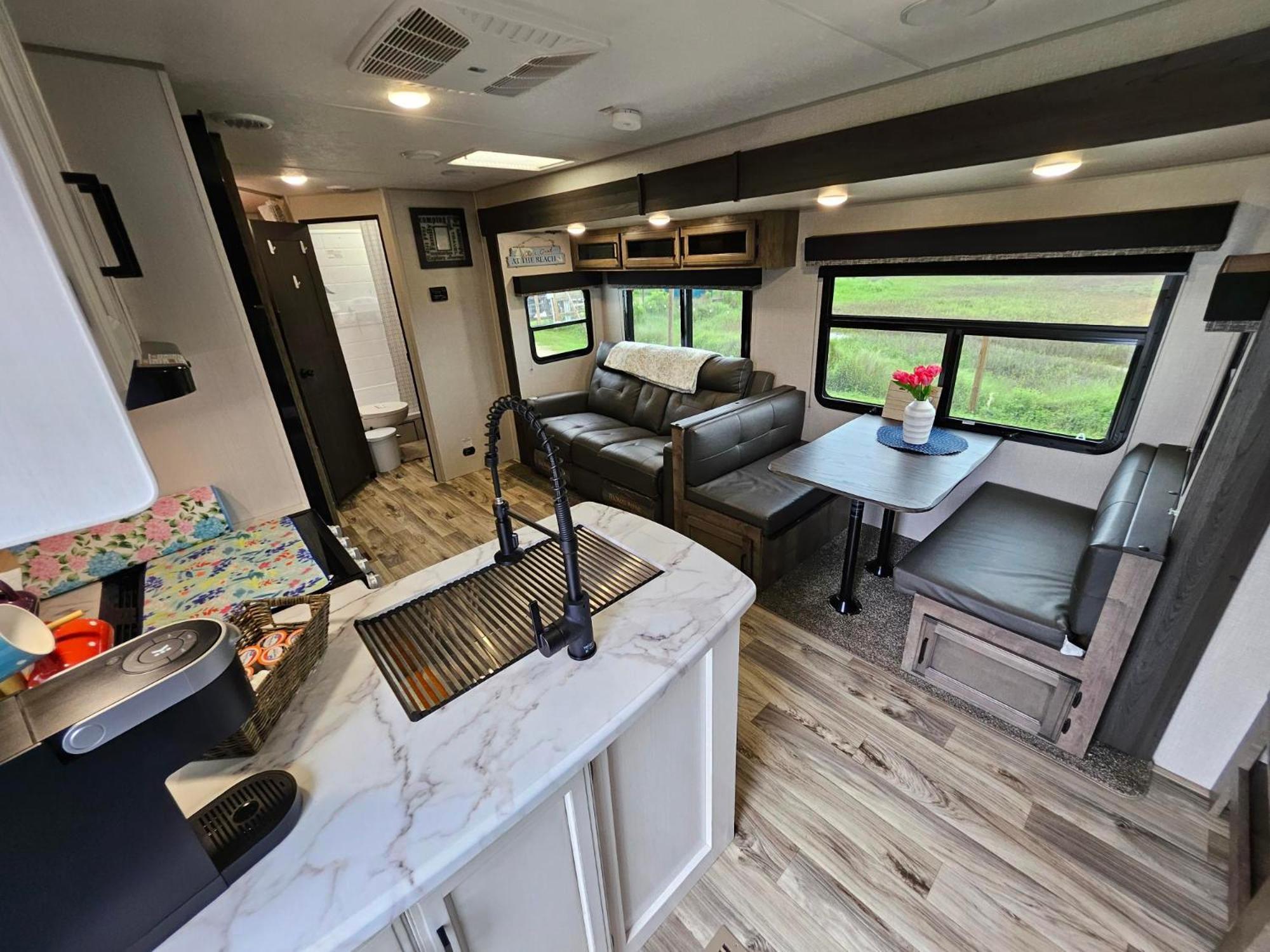 Hailey'S Beach-N-Bay Rv Resort Gilchrist Bagian luar foto