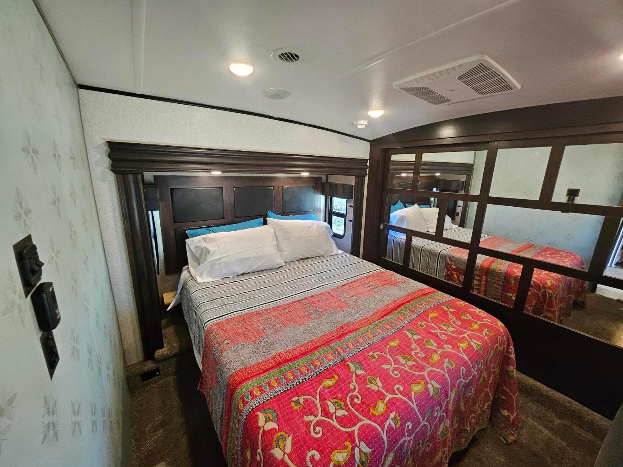 Hailey'S Beach-N-Bay Rv Resort Gilchrist Bagian luar foto