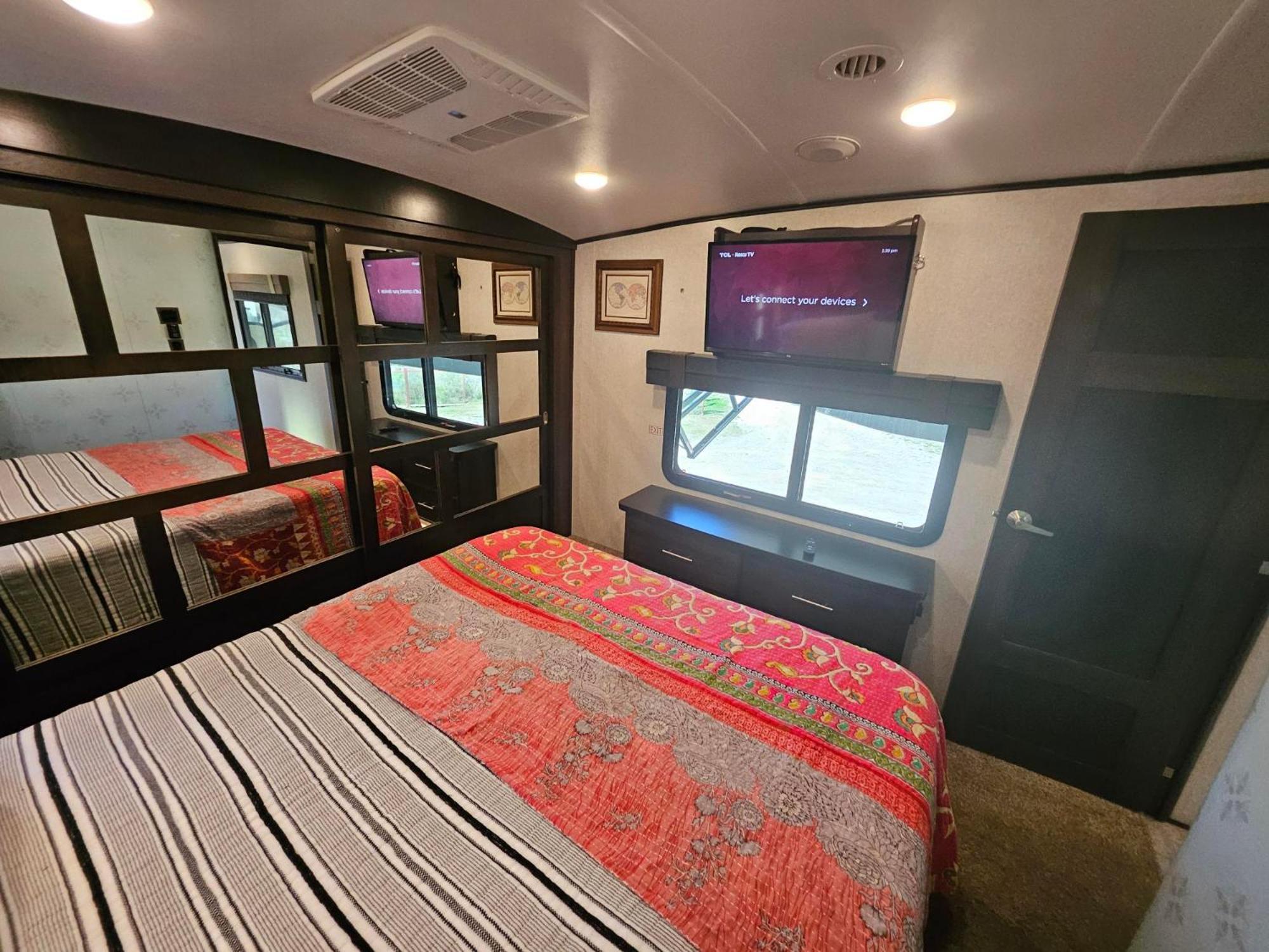 Hailey'S Beach-N-Bay Rv Resort Gilchrist Bagian luar foto
