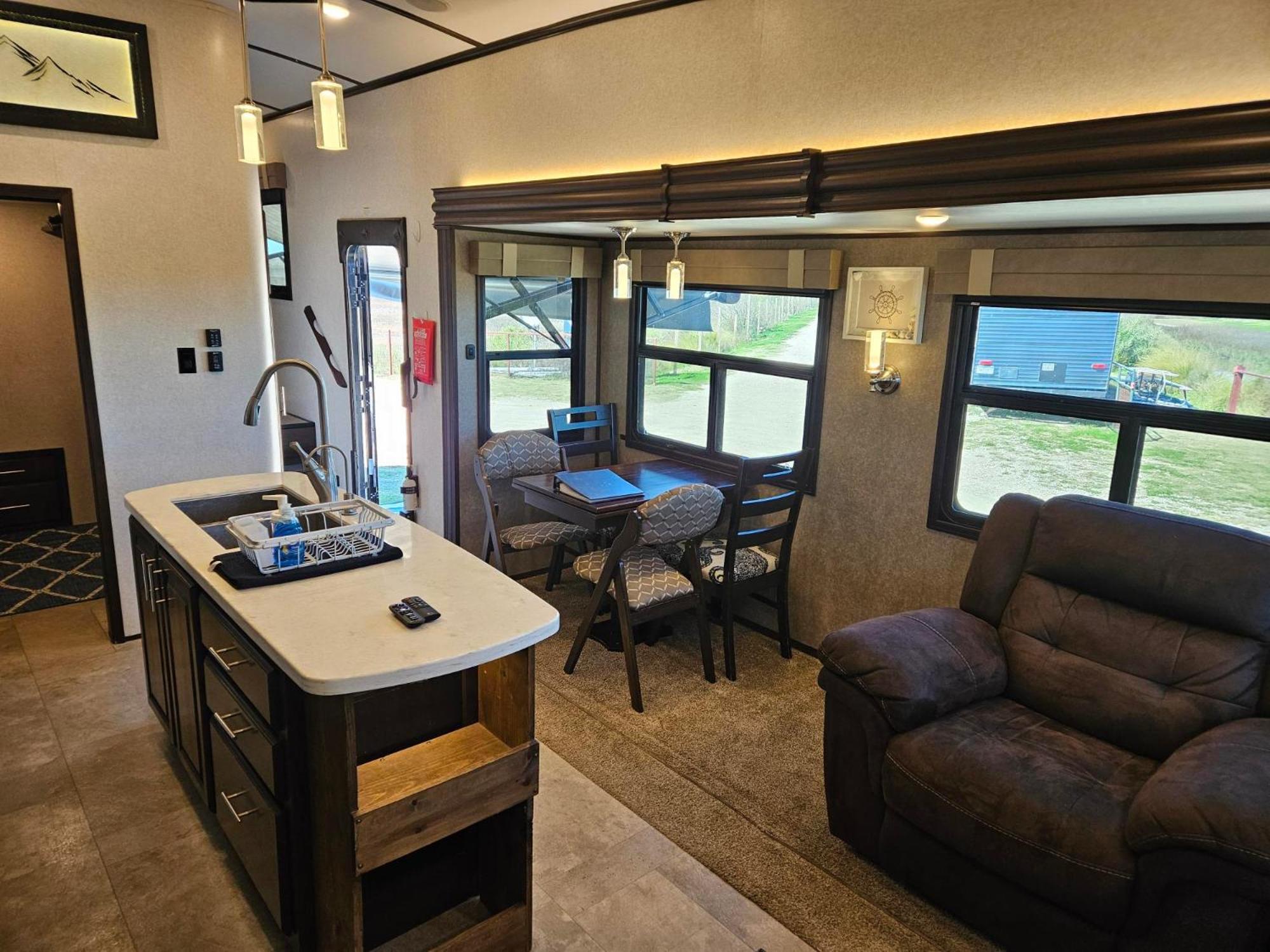Hailey'S Beach-N-Bay Rv Resort Gilchrist Bagian luar foto
