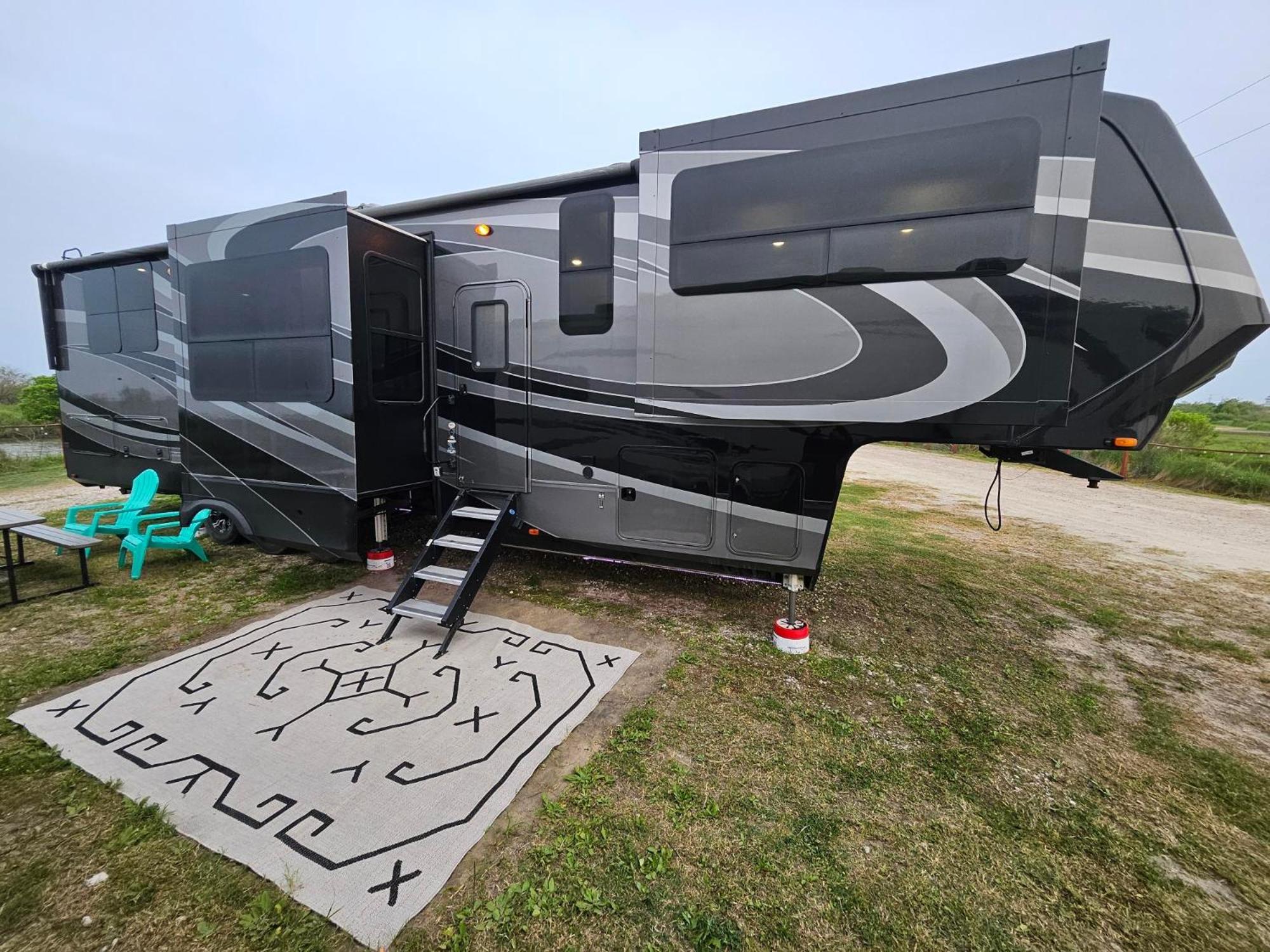 Hailey'S Beach-N-Bay Rv Resort Gilchrist Bagian luar foto