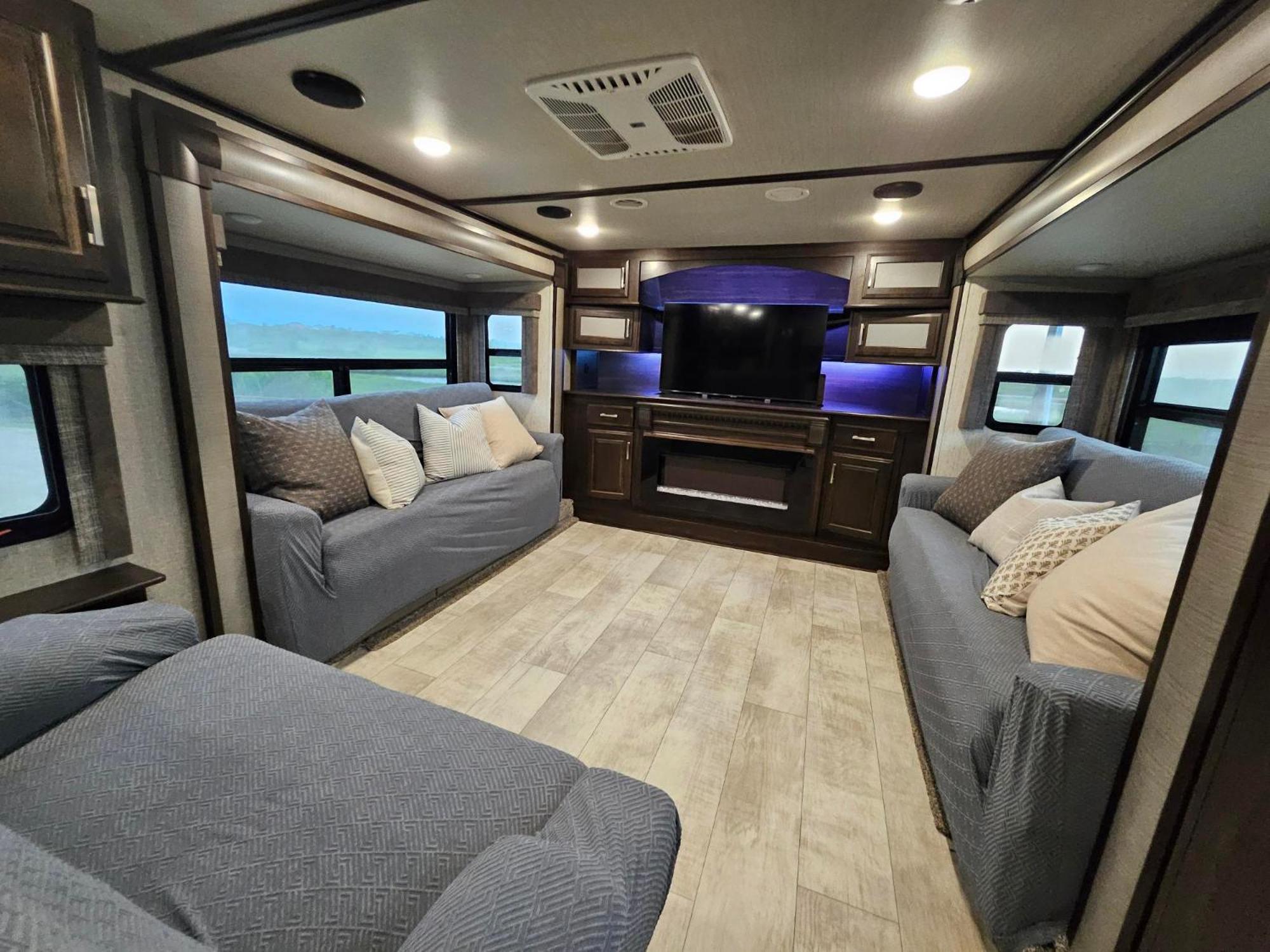Hailey'S Beach-N-Bay Rv Resort Gilchrist Bagian luar foto