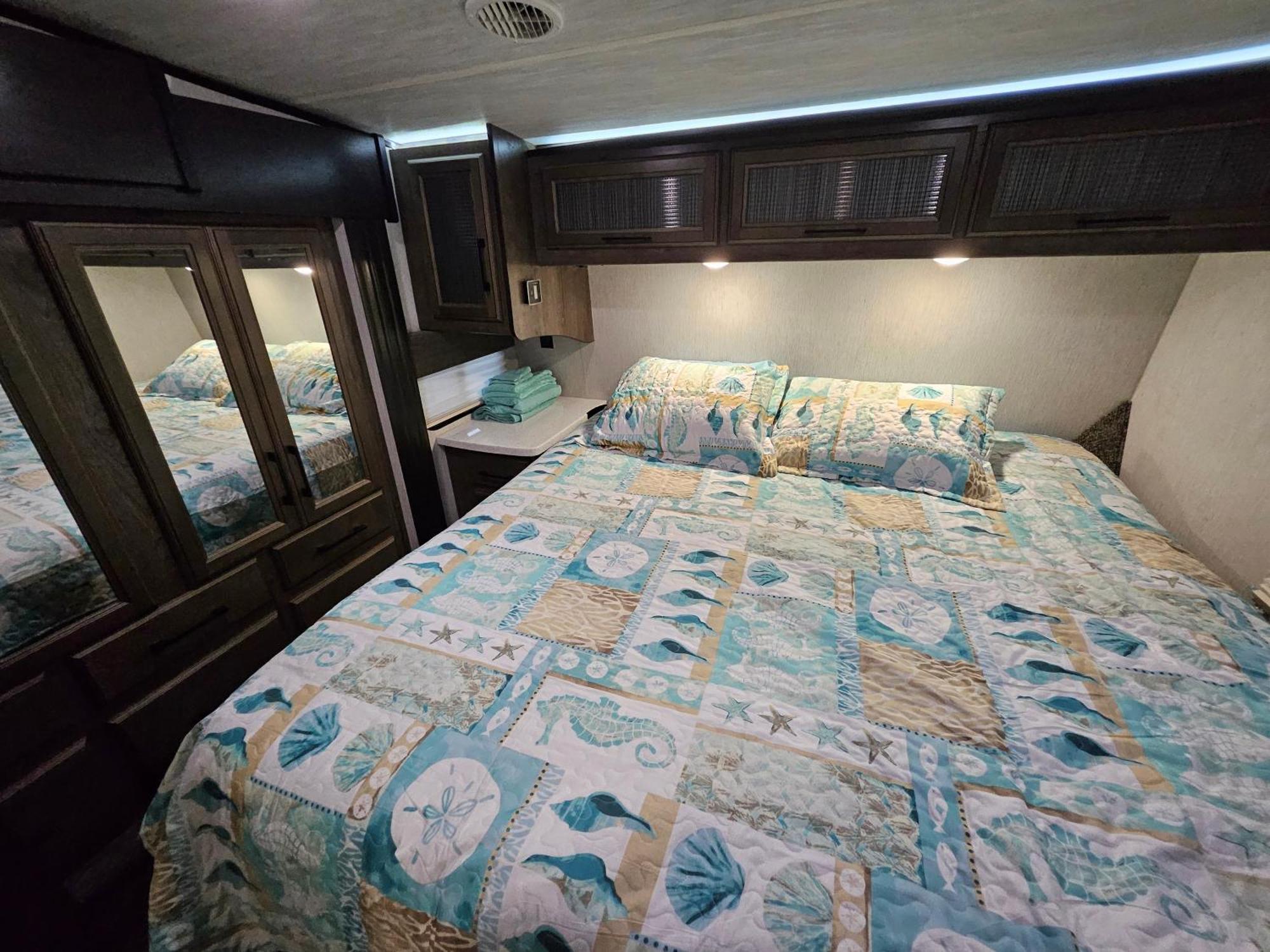 Hailey'S Beach-N-Bay Rv Resort Gilchrist Bagian luar foto