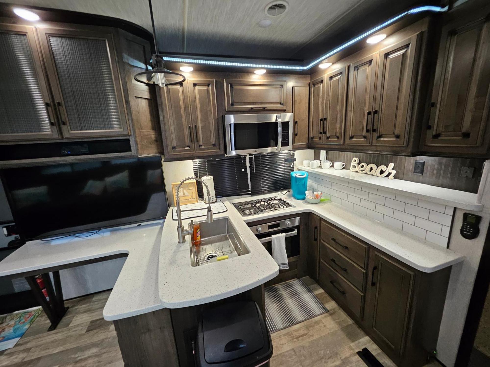 Hailey'S Beach-N-Bay Rv Resort Gilchrist Bagian luar foto