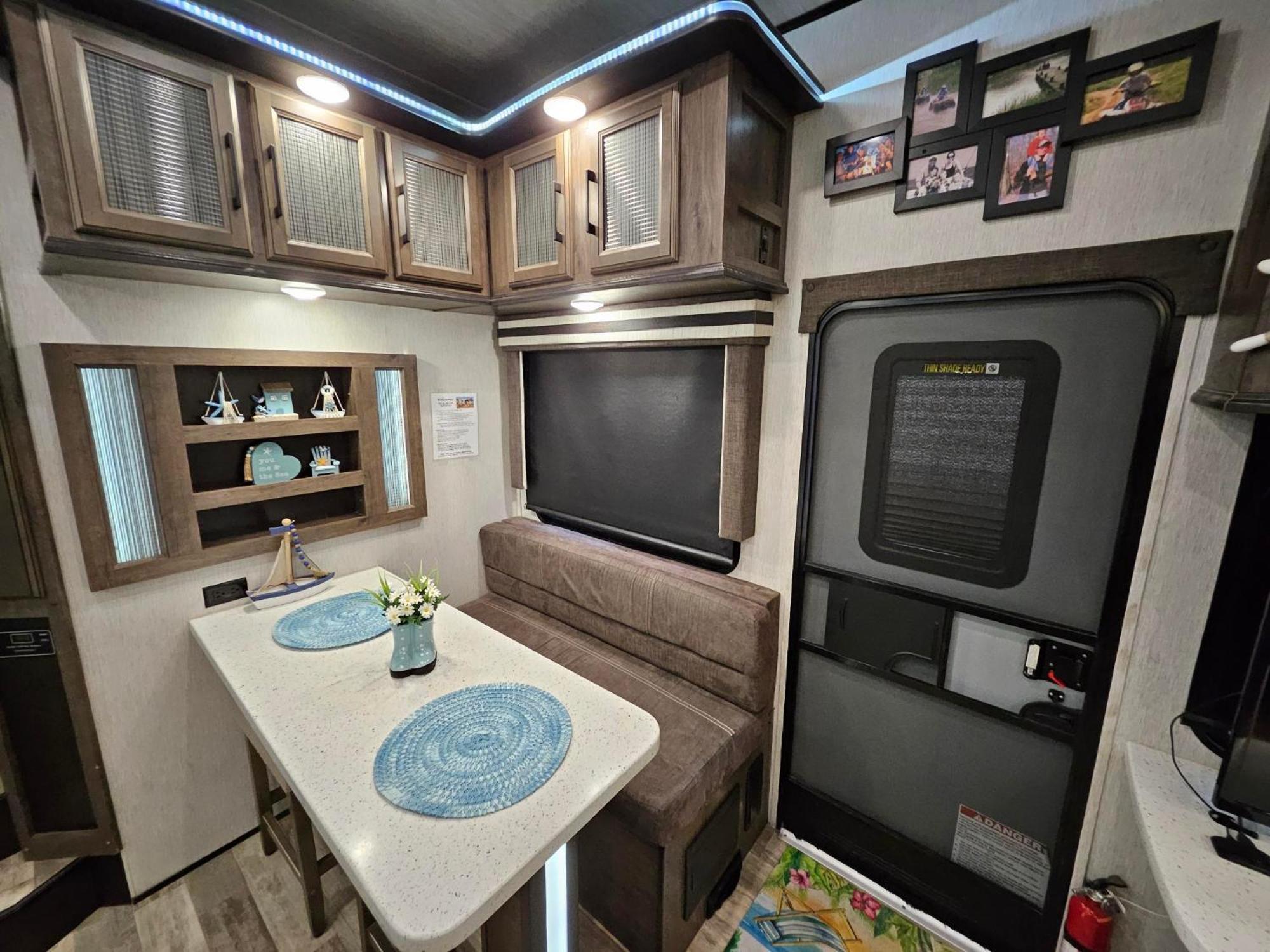 Hailey'S Beach-N-Bay Rv Resort Gilchrist Bagian luar foto