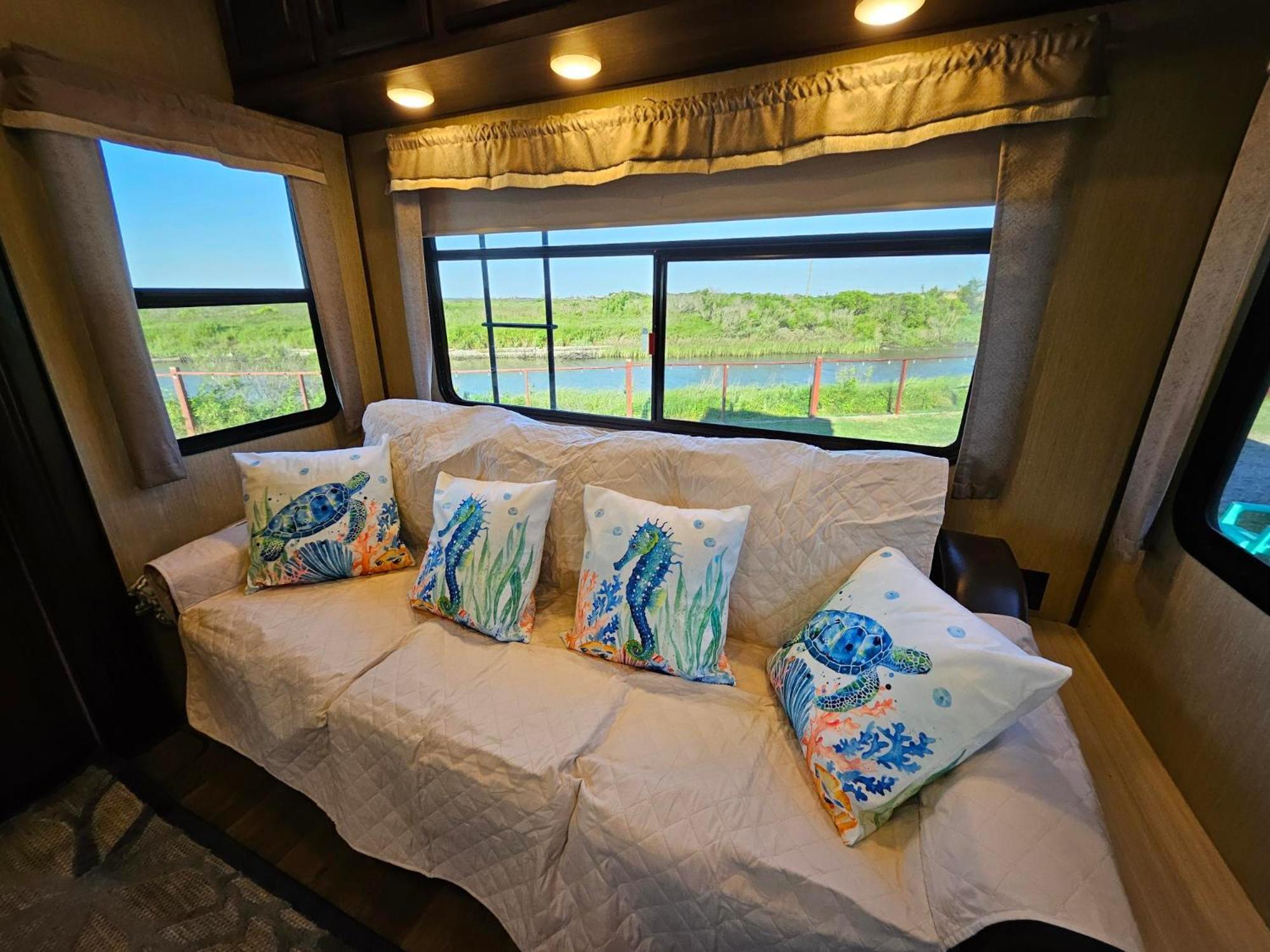 Hailey'S Beach-N-Bay Rv Resort Gilchrist Bagian luar foto
