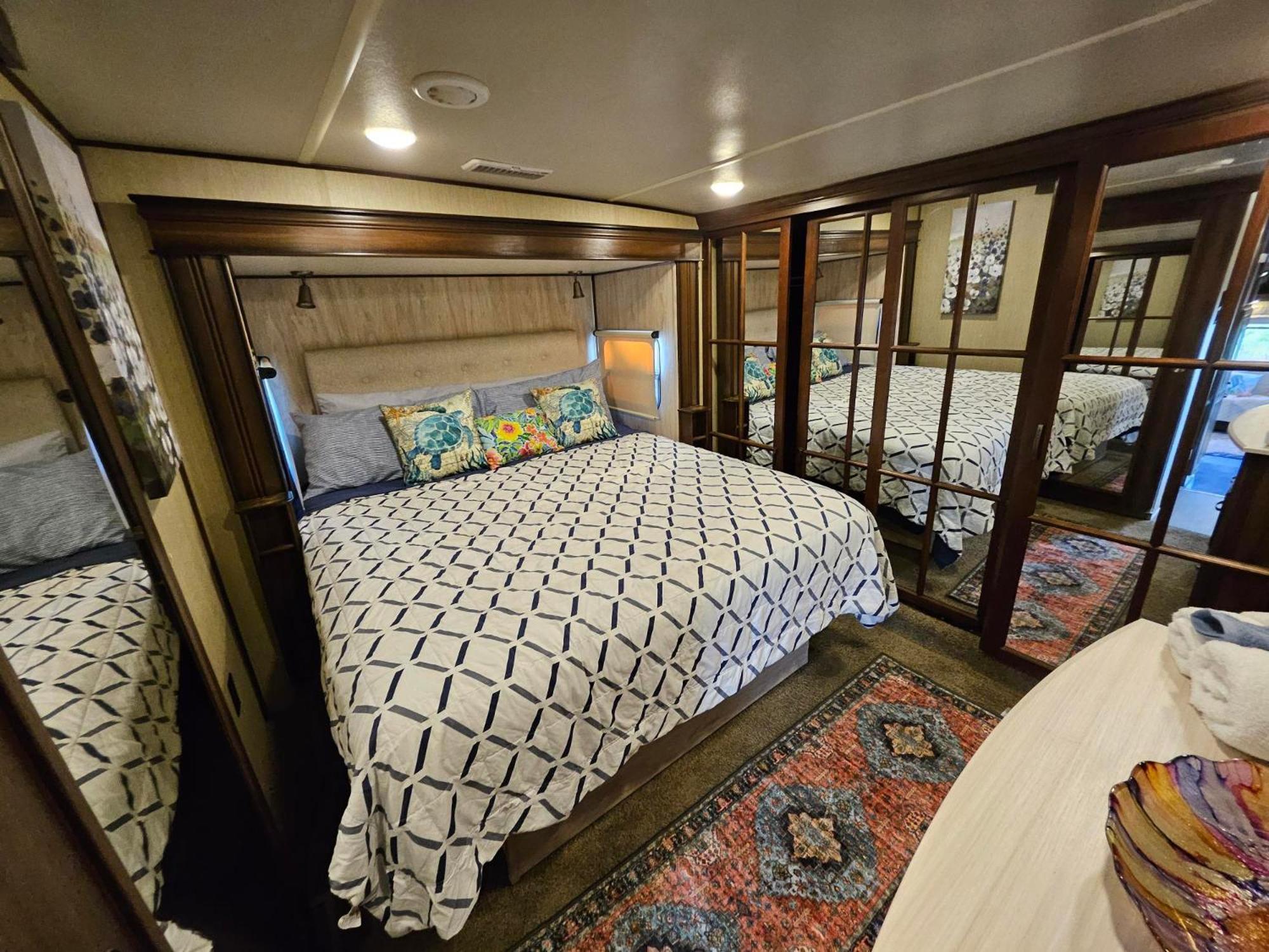 Hailey'S Beach-N-Bay Rv Resort Gilchrist Bagian luar foto
